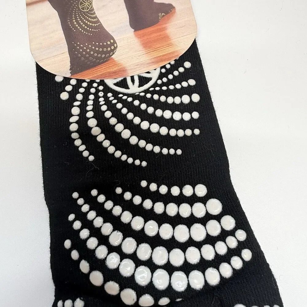 GAIAM Super Grippy Black White Grips Yoga Socks Women’s Shoe Sz 5-10 New